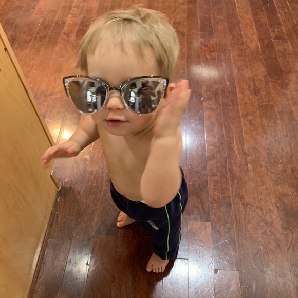 Meet your Posher, Stephanie - Picture 3 of 7